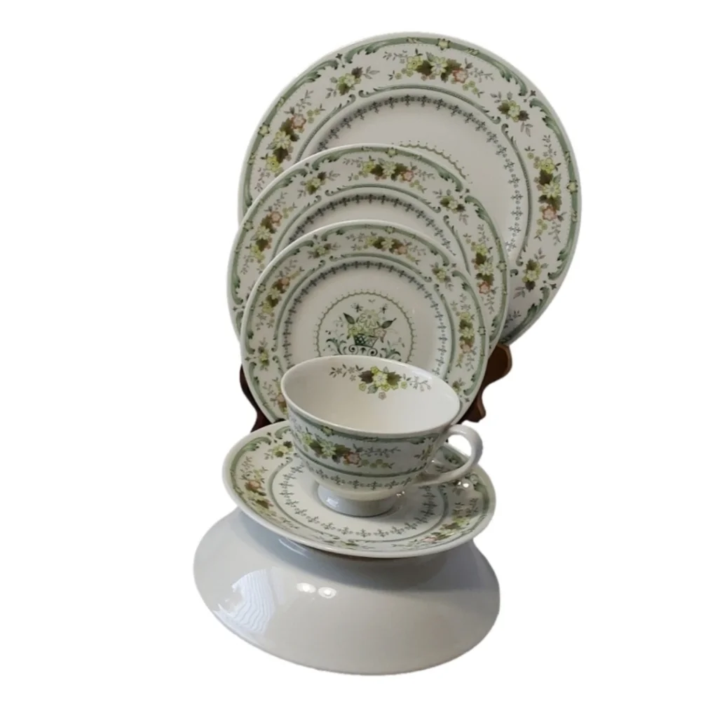 ROYAL DOULTON BONE CHINA T. C 1034 PROVENCAL 6 PIECE PLACE SETTING‎ DINNER FOR 1